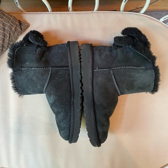 UGG Arielle Bailey Fur Bow Black Boots Size 6 - Picture 7 of 9